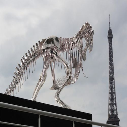 Mākslīgais dzīves izmēra dinozauru skelets